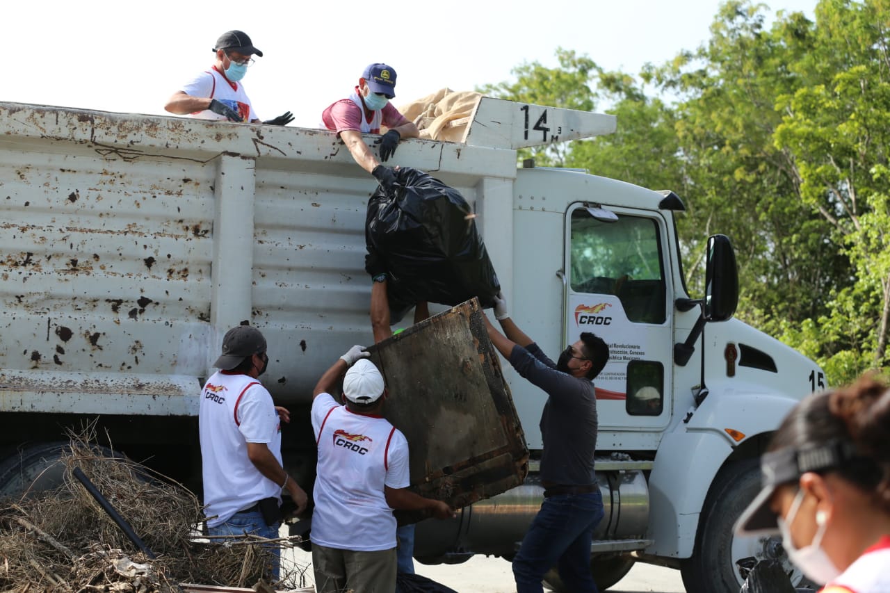 Croc Apoya En La Limpieza De Basurero Clandestino En Solidaridad