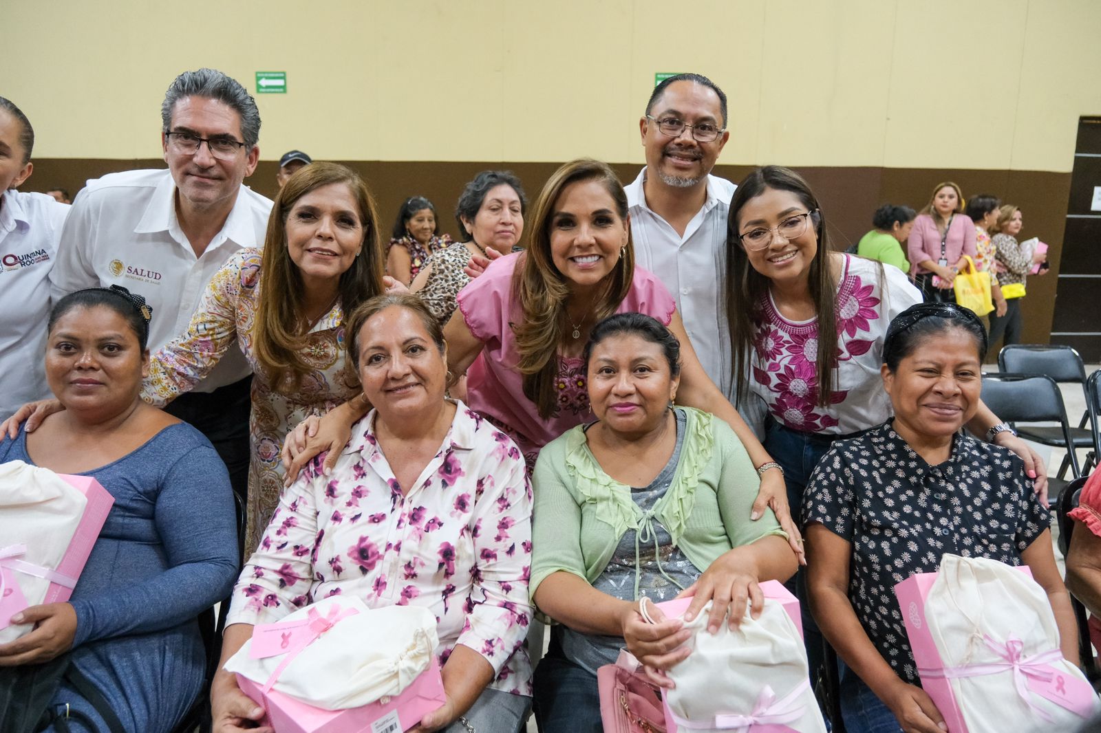 Mara Lezama entrega prótesis a mujeres sobrevivientes de cáncer de mama