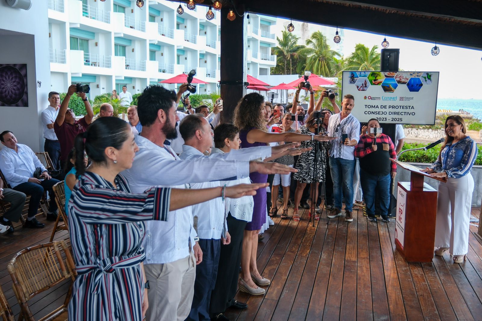 Mara Lezama toma protesta a nueva directiva de la Asociación de Hoteles