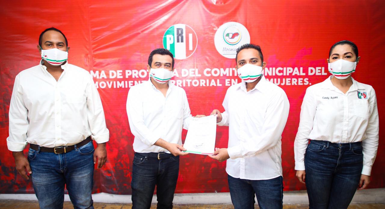 Toma protesta nuevo Secretario General del MT del PRI en Isla Mujeres |  Cancun Mio