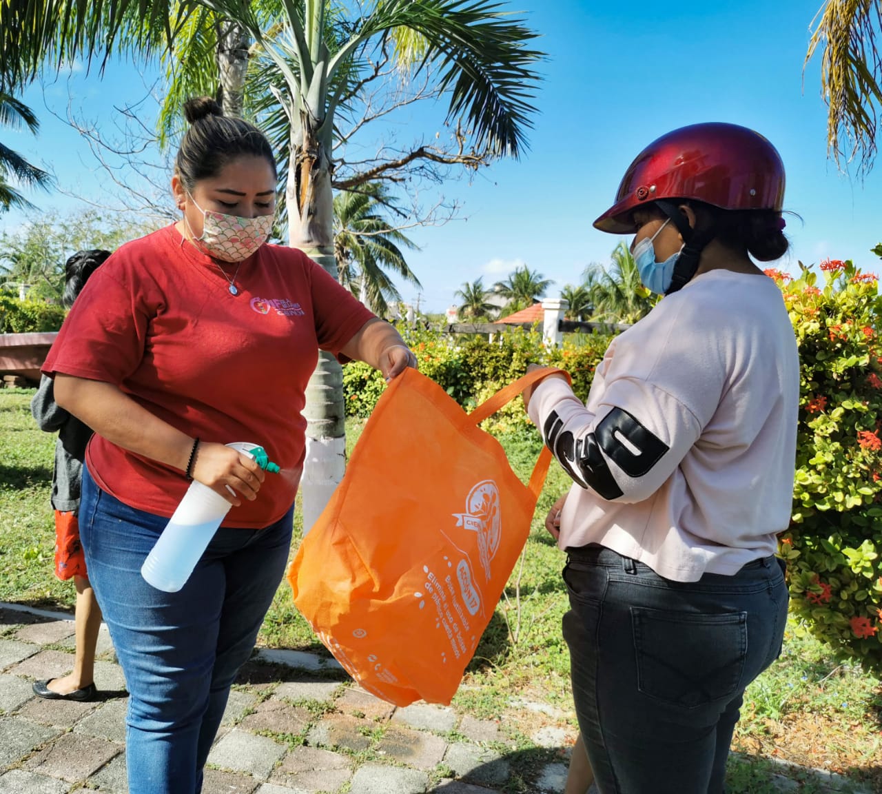 Continúa Apoyo Con Alimentos A Sectores Vulnerables En Isla Mujeres Cancún Mío 3673