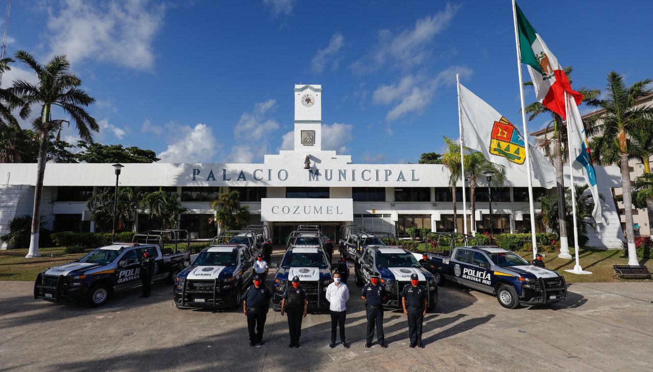 Entregan a la Dirección de Seguridad Pública 8 unidades nuevas en Cozumel |  Cancún Mío