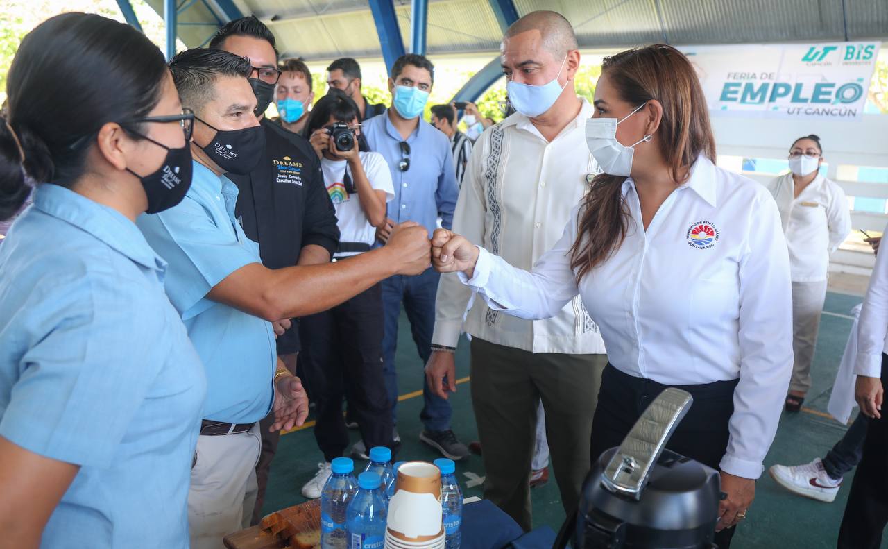 Cancún Cerca de dos mil vacantes se ofertaron en la Feria del Empleo UT Cancún Mío