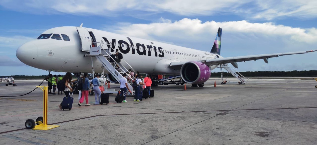 Cancela Volaris 34 vuelos; deja a cientos varados en CancúnCdmx