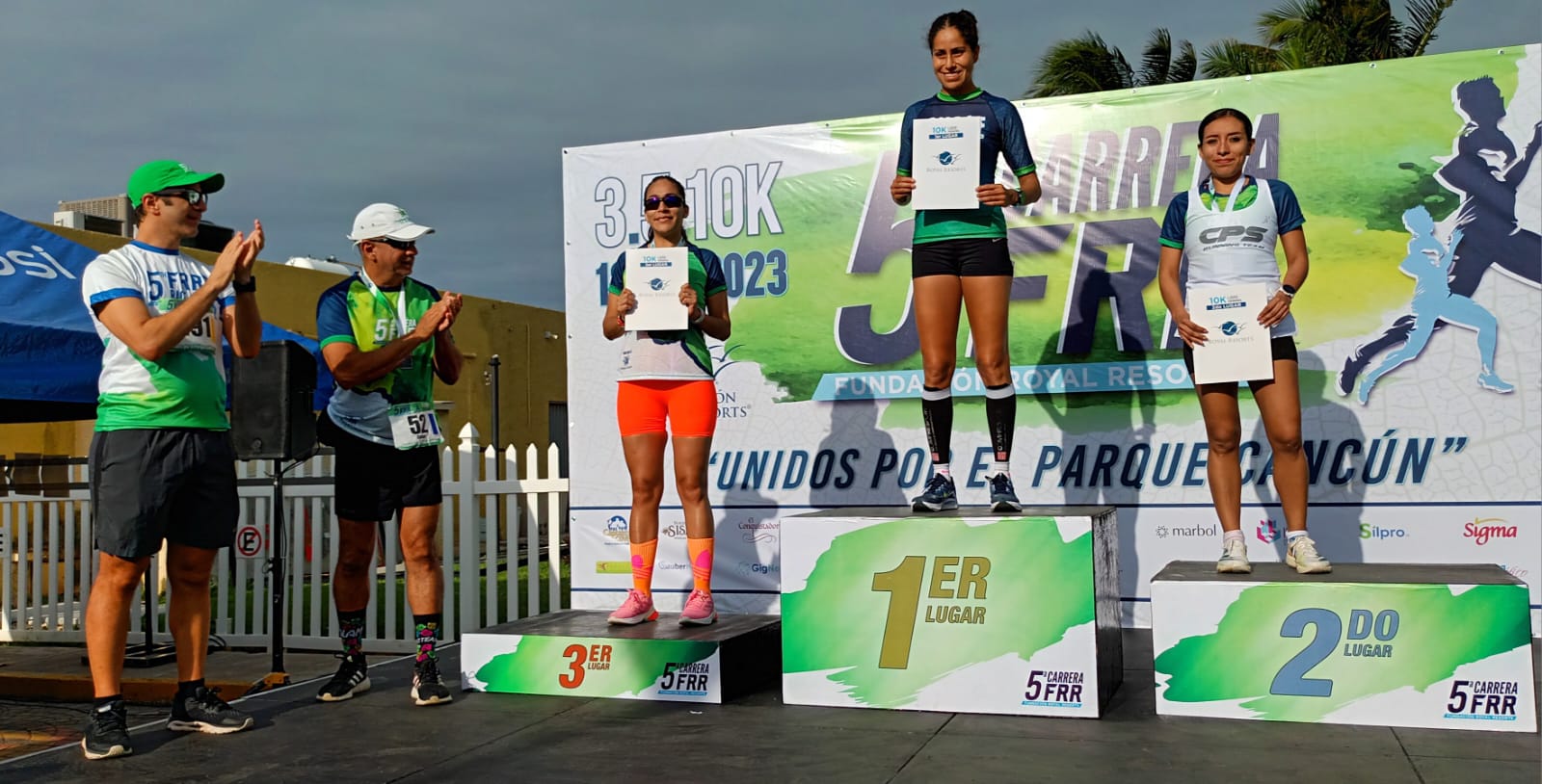 Mayra Catañeda and Roboan Espinosa, triumphed in the 10km race at Royal Resorts